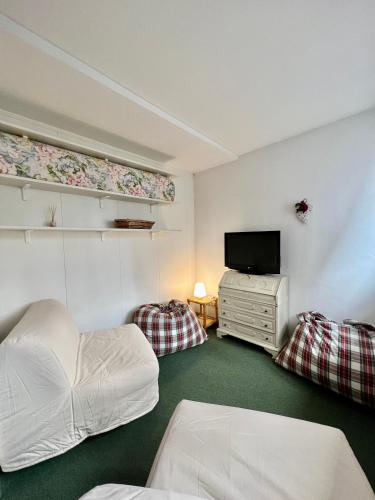 מיטה או מיטות בחדר ב-Bilocale Green