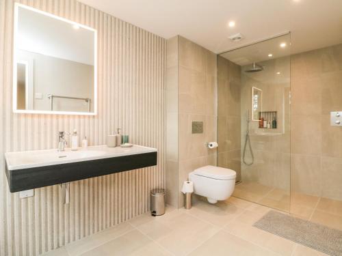 Court Lodge tesisinde bir banyo