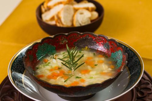 a bowl of soup on a plate with a bowl of bread at LEON PARK HOTEL e CONVENÇÕES - Melhor Custo Benefício in Campinas