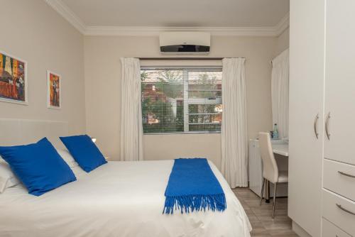 Ένα ή περισσότερα κρεβάτια σε δωμάτιο στο Millard Crescent Guest House