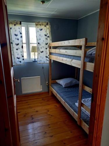 a room with two bunk beds and a window at Lägenhet i Mörrum. Fiske in Mörrum