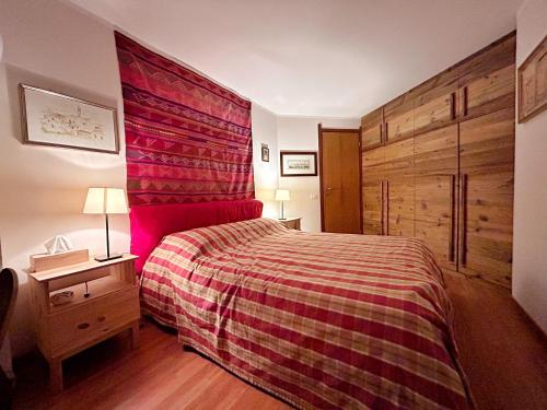 Säng eller sängar i ett rum på Giomein , appartamento ski in ski out ,CIR 0281
