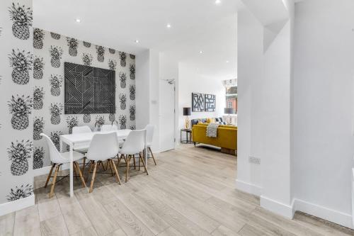 Χώρος καθιστικού στο We Stay Baxter Gate 3 Bedroom Apartment