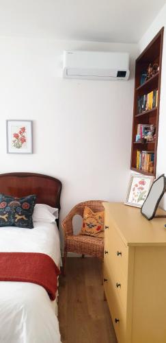 a bedroom with a bed and a dresser and a desk at La Turr de Mezz- Bellagio LCA in Bellagio