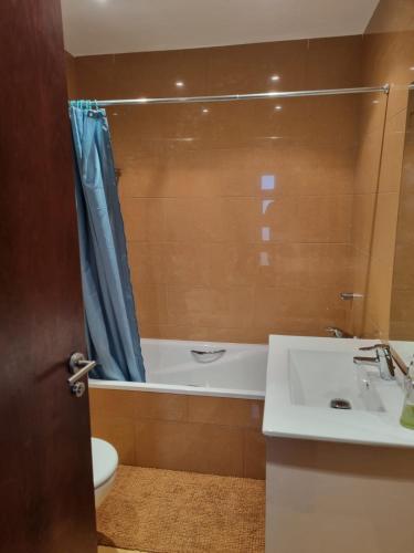a bathroom with a tub and a sink and a toilet at Villa Infinity in Cuba