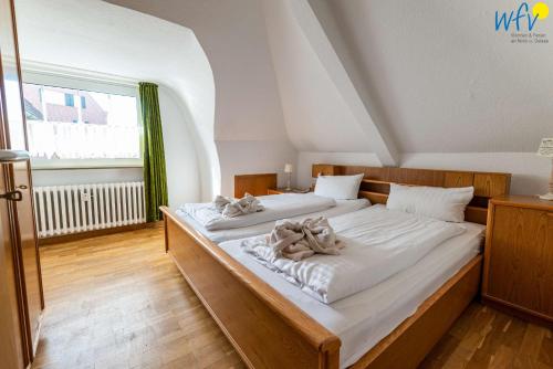 Кровать или кровати в номере Haus Lilo Ferienwohnung Frieda