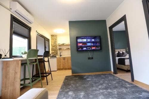 Televisyen dan/atau pusat hiburan di Mia Mia Suites