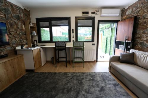 Dapur atau dapur kecil di Mia Mia Suites