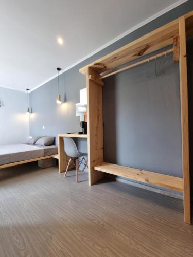 Una cama o camas cuchetas en una habitación  de Hotel Karagiannis