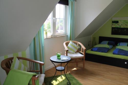 a bedroom with a bed and a table and a chair at Ostseelicht in Zierow