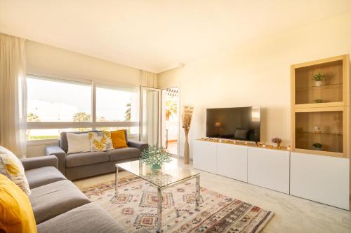 MARBELLA BANUS SUITES - Banús Playa Rocío - 3BR - 3BA - Direct Beach & Sea Access Complex - Outdoor Terrace w Garden Views - Pool - 3 Min Walk to Puerto Banús & Corte Ing Luxury Shopping - Ideal for Families