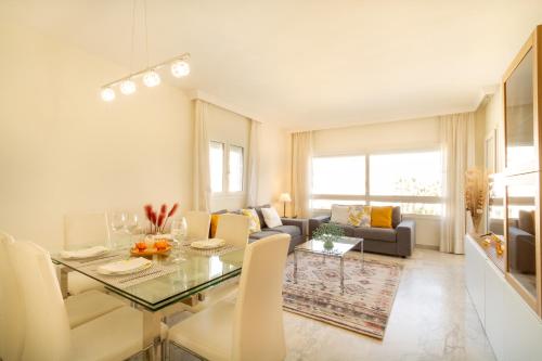 MARBELLA BANUS SUITES - Banús Playa Rocío - 3BR - 3BA - Direct Beach & Sea Access Complex - Outdoor Terrace w Garden Views - Pool - 3 Min Walk to Puerto Banús & Corte Ing Luxury Shopping - Ideal for Families