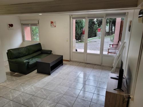 Gallery image of DOMAINE DE POULHARIES -Cinsault in Carcassonne