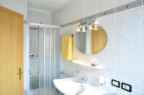 Koupelna v ubytování Ciasa Mira - BelaVal Apartments
