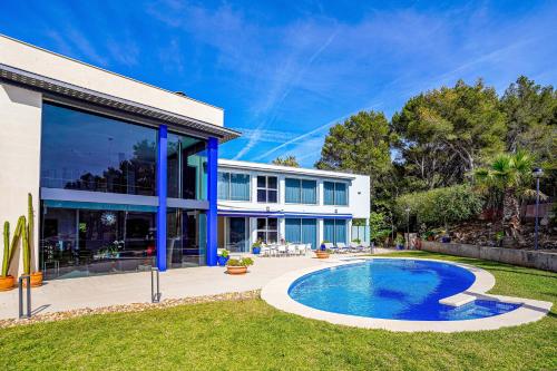 a house with a swimming pool in the yard at Villa Bay Blue by PriorityVillas in Badia Blava