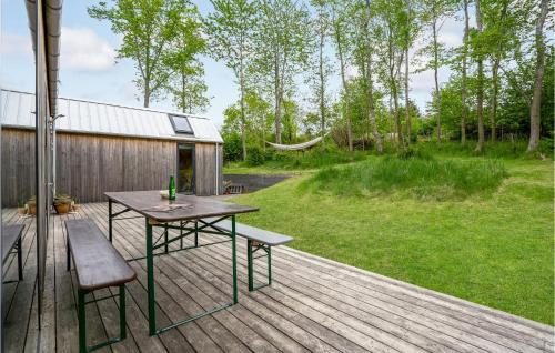 Κήπος έξω από το Awesome Home In Fårevejle With Kitchen