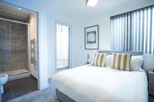 Postel nebo postele na pokoji v ubytování Bayard Apartments - Two Bedroom - Duplex Penthouse Apartment