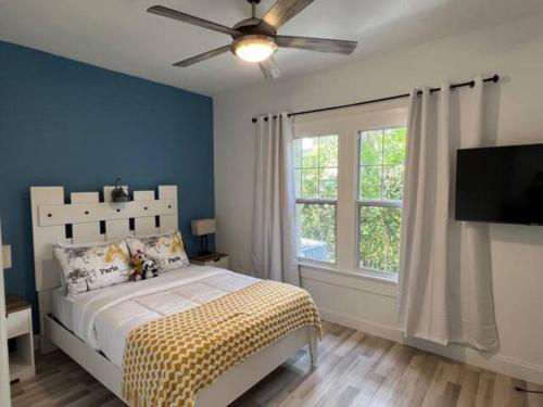 a bedroom with a bed and a ceiling fan at 1st floor apt 3 bed/ 2 bath in downtown orlando in Orlando