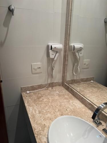 Et badeværelse på FLAT CASTELO NAS MONTANHAS