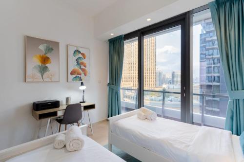 LUXFolio Retreats – Sweeping Marina View