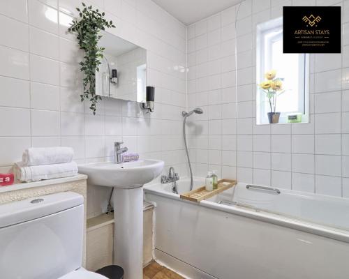 a bathroom with a sink and a toilet and a bath tub at The Gem of Basildon By Artisan Stays I Bank Holiday Offer I Free Parking in Basildon