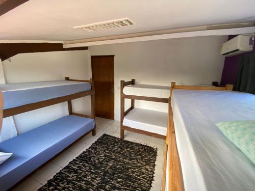 Krevet ili kreveti na sprat u jedinici u okviru objekta La Casita Hostel PF