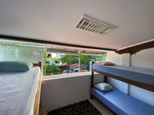 Krevet ili kreveti na sprat u jedinici u okviru objekta La Casita Hostel PF