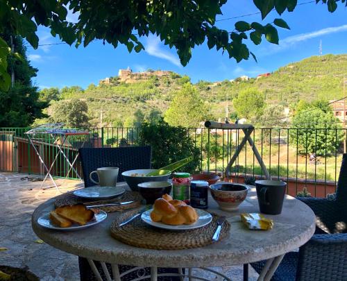 a table with bread on it with a view of a mountain at Apartment in country house with views and pool in Vespellá