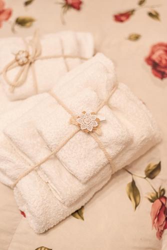 a white towel with a flower on it at Il Nido del Vicolo delle scuole Pie in Città della Pieve