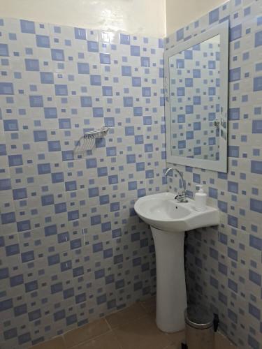 a bathroom with a sink and a mirror at Casa Djoko in Dakar