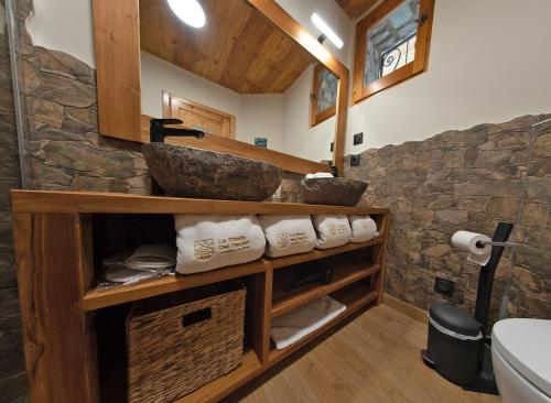 a bathroom with a sink and a counter with towels at La Masia Del Taulat Chambres d´Hôtes in Llo