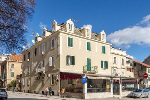 SPALATINA BOUTIQUE STUDIO
