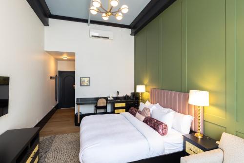 Кровать или кровати в номере Hotel Thaxter