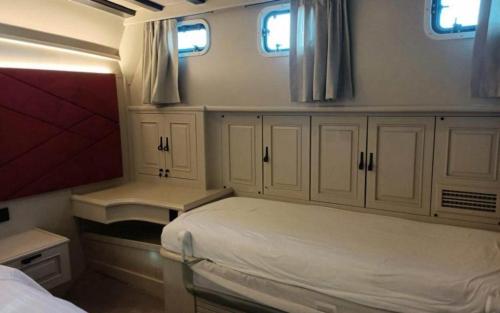 Postel nebo postele na pokoji v ubytování Arielle 1 - Lüks Tekne