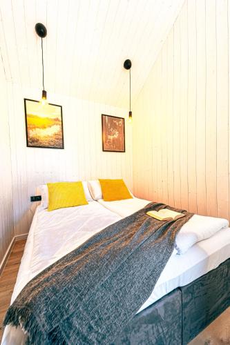 a bedroom with a large bed in a room at Wynki no. 69 in Łukta