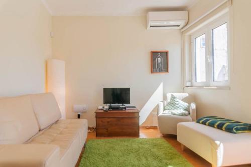 Cozy Two Bedroom Apt in Central Alfama - With AC by Lisbeyond