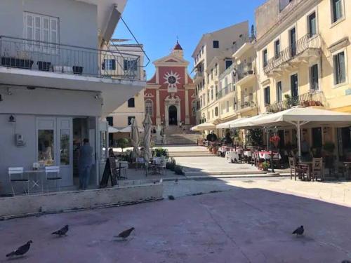 Q Mitropoli, Corfu Old Town