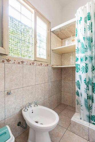 a bathroom with a sink and a toilet and a window at CORAGGIOSA in Mendoza