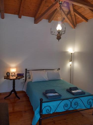 Postel nebo postele na pokoji v ubytování Iolis Loft Hydra