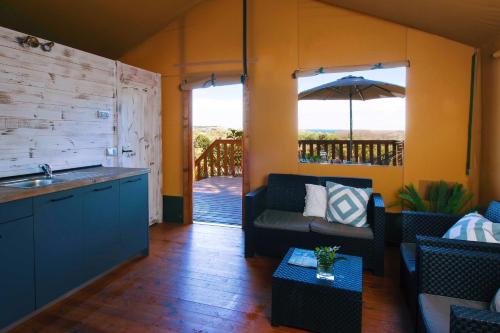 Ruang duduk di Camping Caledonia