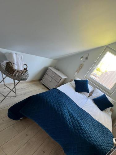 a bedroom with a blue bed and a chair at Domek nad jeziorem in Myślibórz
