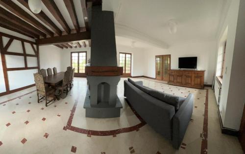 TV a/nebo společenská místnost v ubytování Auberge Mer