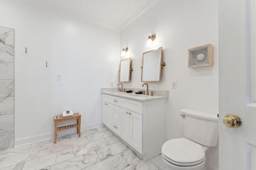 Ένα μπάνιο στο 302 OPV Top Floor Ocean Views Penthouse