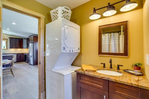 A bathroom at Phoenix Getaway with Deck On-Site ATV Trails!