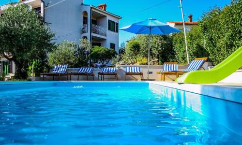 Apartments with a swimming pool Pula - 7356