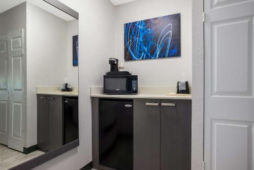 a room with a microwave sitting on a counter next to a door at Best Western Bordentown Inn in Bordentown