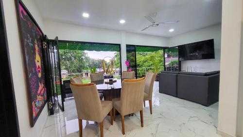 a dining room with a table and chairs at Amazonia Deluxe Calle 13 in Leticia