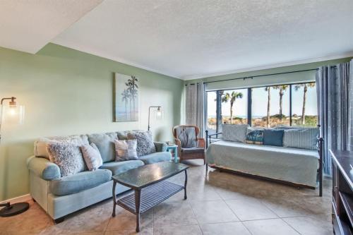 a living room with a couch and a table at Sol Y Mar A103 Surf Racquet Club in Fernandina Beach