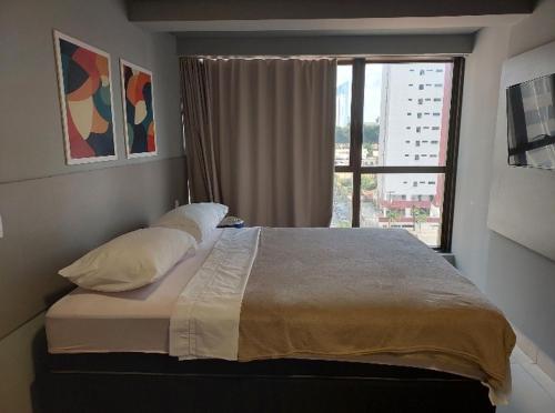 En eller flere senge i et værelse på Lindo Flat no Manaira Apart Hotel 502A