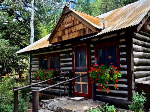Pioneer Guest Cabins – Photos 3